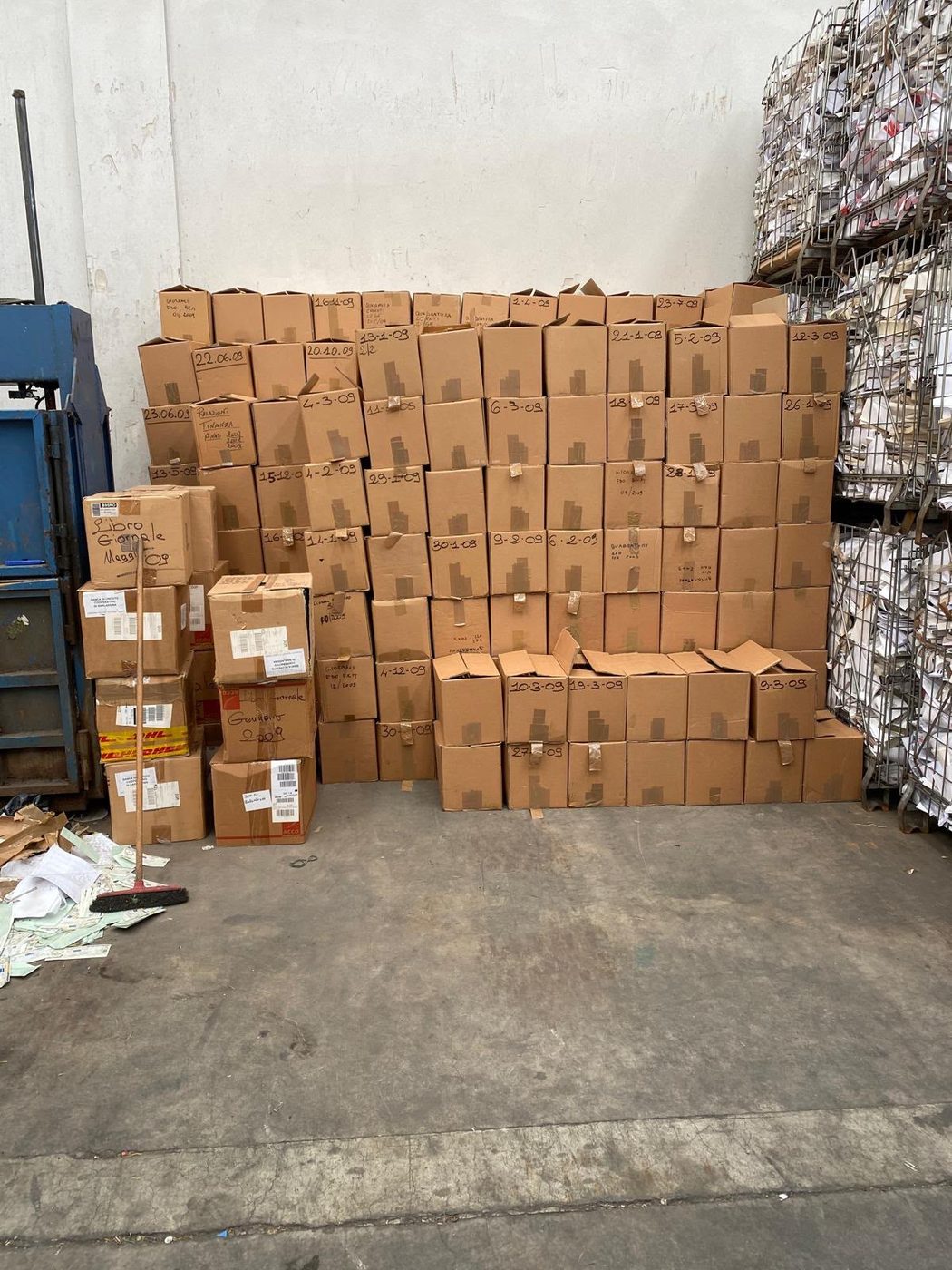 Scatole d'archivio pronte al ritiro — Tuz Cart
