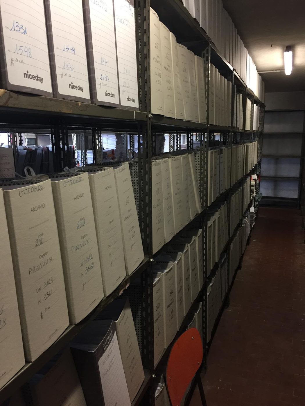 Archivio cartaceo su scaffalature — Tuz Cart