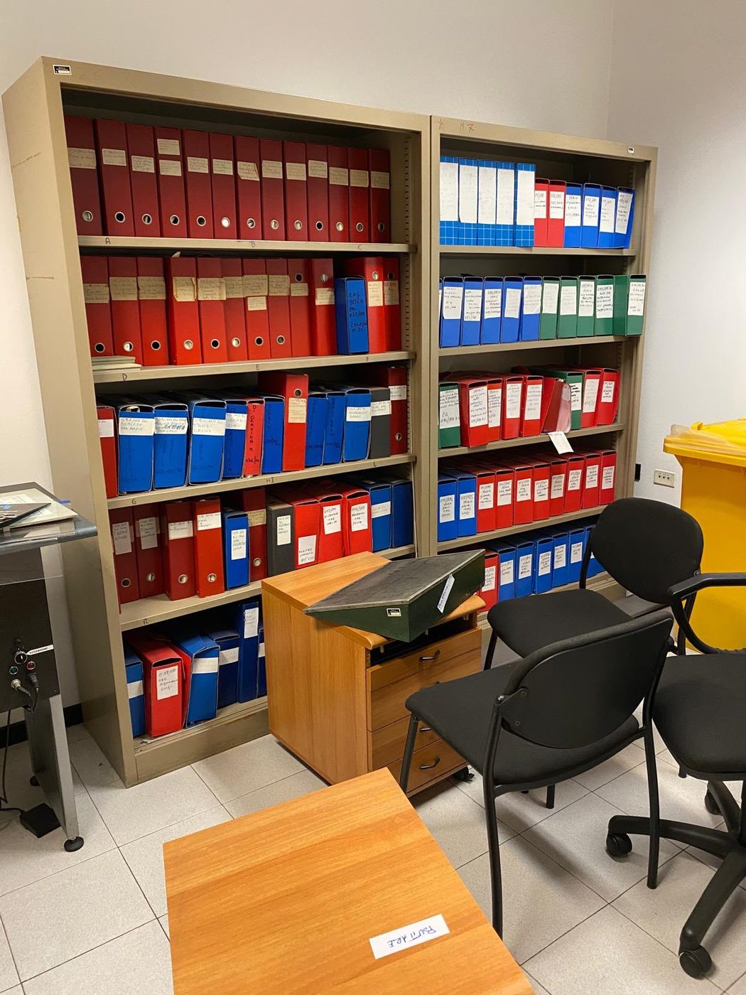 Faldoni d'archivio su scaffali — Tuz Cart